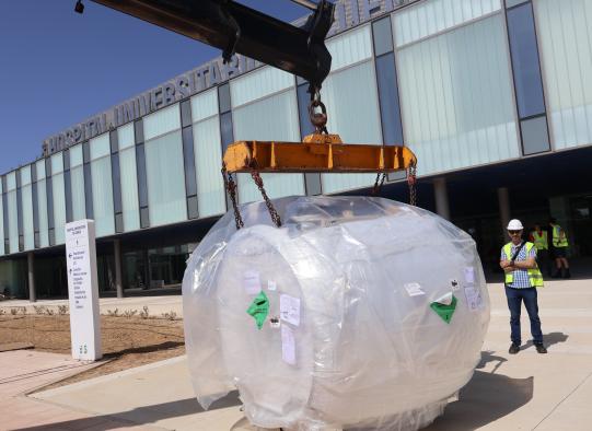 El Hospital Universitario de Cuenca completa la dotación de alta tecnología con la llegada de la nueva resonancia magnética con IA