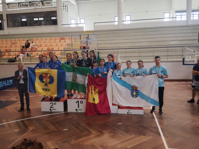 El trio de palistas femeninas sub 13 del Club Tenis de Mesa Tarancón, terceras en el Torneo Ibérico Vagos de Portugal