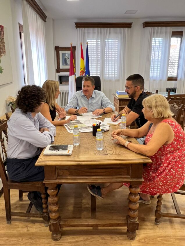 El Ayuntamiento de Almodóvar del Pinar recibe con satisfacción las obras de mejora en la travesía de la carretera CM-220 a su paso por el municipio
