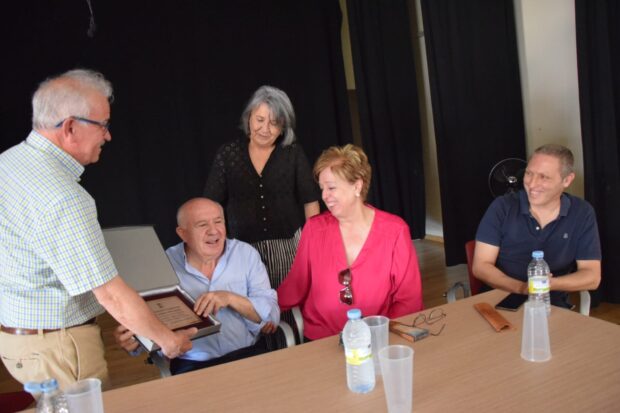 Martínez Chana destaca la vocación de servicio público de los alcaldes en el homenaje a José Antonio Valls en Torrejoncillo