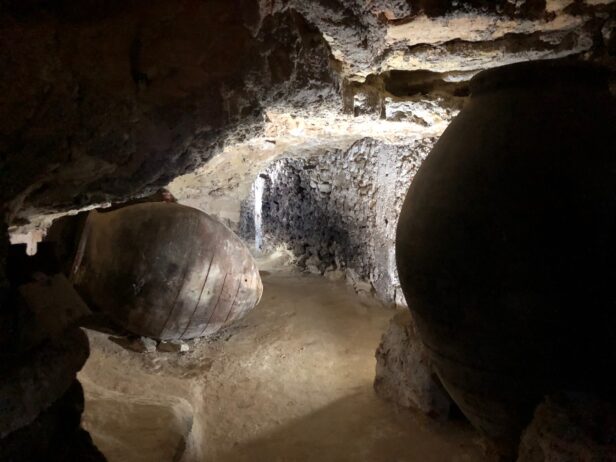 Cuevas de Velasco vuelve a abrir las puertas de sus cuevas a vecinos y visitantes este próximo sábado