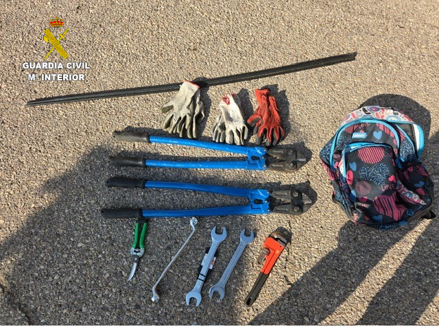 La Guardia Civil detiene a 3 personas e investiga a otra por un robo de cobre en la CM-220 (Cuenca)