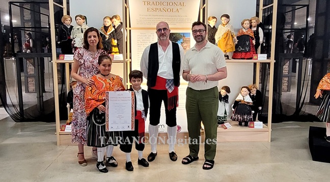 Inaugurada en Tarancón una exposición de trajes regionales de toda España en el Mercado de las Artes Luisa Sigea