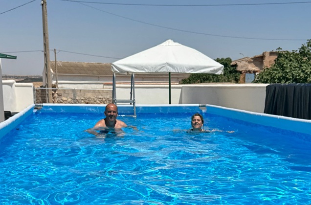 El Ayuntamiento de Torrubia del Castillo instala una piscina portátil en el municipio