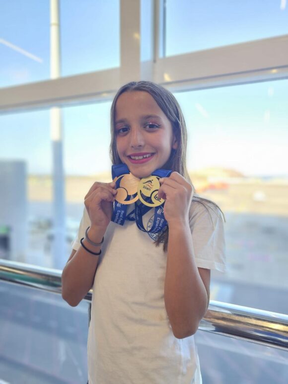 El CD Sincro Retiro de Madrid logra destacados éxitos en el Campeonato de España de Natación Artística celebrado en Las Palmas de Gran Canaria y de ellos, se cuelga dos medallas, una de oro y otra de bronce la taranconera, Clara Bernal Gabaldón de categoría Alevín