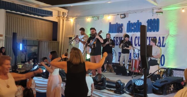 Zas Candil llena de folclore local la Semana Cultural de la Peña El Mosto, que encara su recta final con éxito de participación