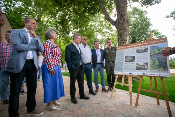 El Gobierno regional continúa impulsando la conservación de los humedales de Castilla-La Mancha y restaura la cascada de la Laguna de Uña