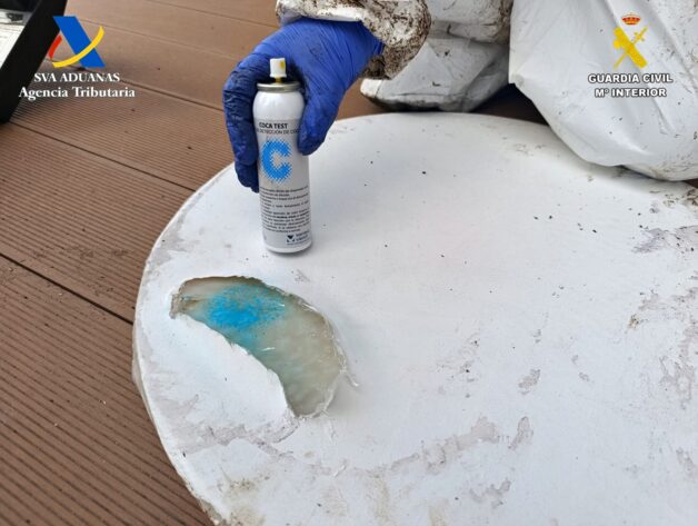 Intervenidos en Cuenca 262 kilos de cocaína oculta en la base de cien bidones de pulpa de fruta congelada