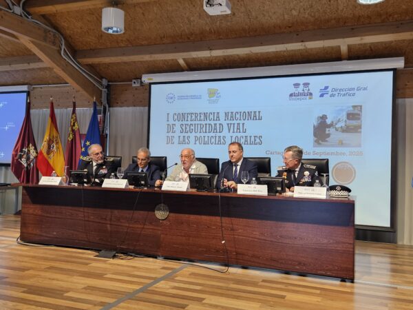 Expertos, responsables institucionales y policiales locales se reúnen para debatir los retos de la movilidad segura en las ciudades