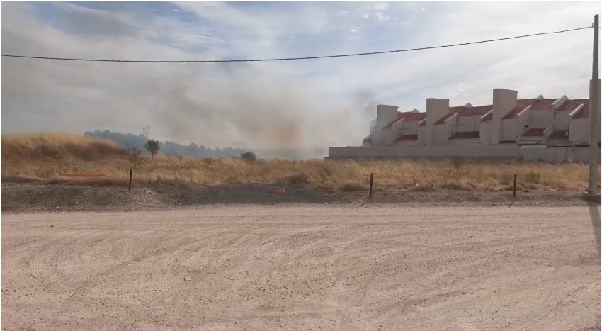 Pequeño incendio en la Avenida de los Toreros de Tarancón moviliza a bomberos y Policía Local