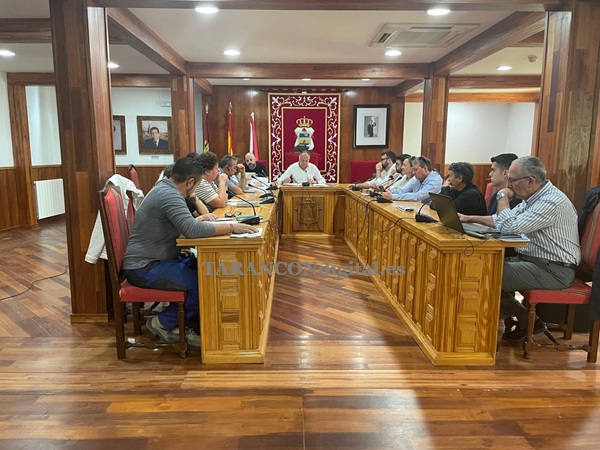 El Pleno del Ayuntamiento de Tarancón aprueba la mayoría de los puntos económicos con el voto favorable del equipo de Gobierno y la abstención de la oposición