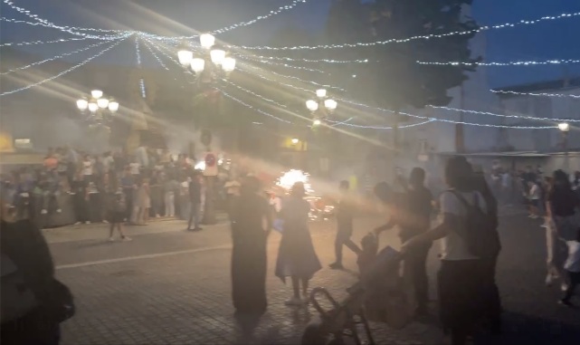 Éxito del maratón de torillos de fuego infantil en la Plaza de la Constitución