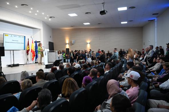 El Gobierno regional invierte más de 400.000 euros en diseñar e impulsar cuatro programas formativos para apoyar 52 contrataciones en Sumitomo
