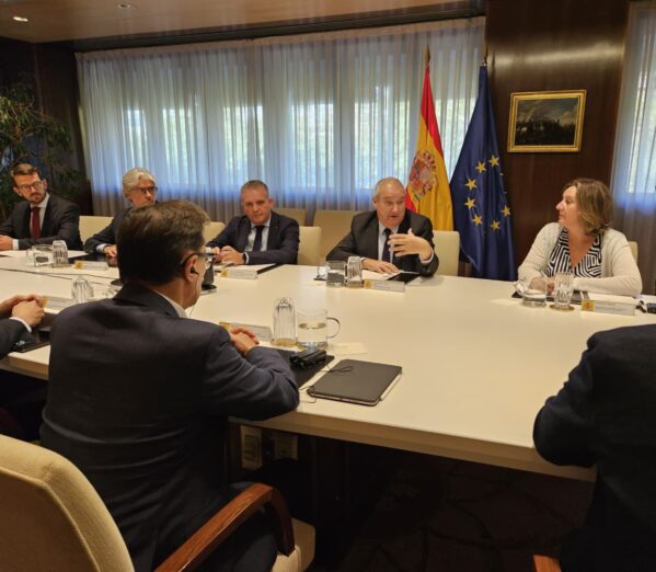 El ministro de Industria se reúne con Mahle para evaluar la situación de sus plantas de Cuenca y Valencia