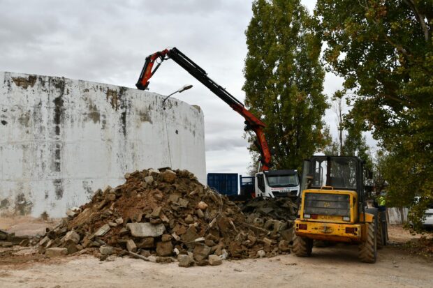 El alcalde de Tarancón visita las obras de rehabilitación de los depósitos de ‘El Altillo’