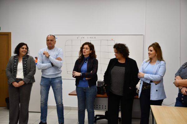 La viceconsejera de Empleo visita Tarancón para conocer los programas de inserción laboral del Gobierno regional