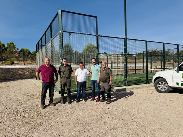 Desarrollo Sostenible impulsa la instalación de mallas en las pistas de pádel para evitar la mortalidad de aves
