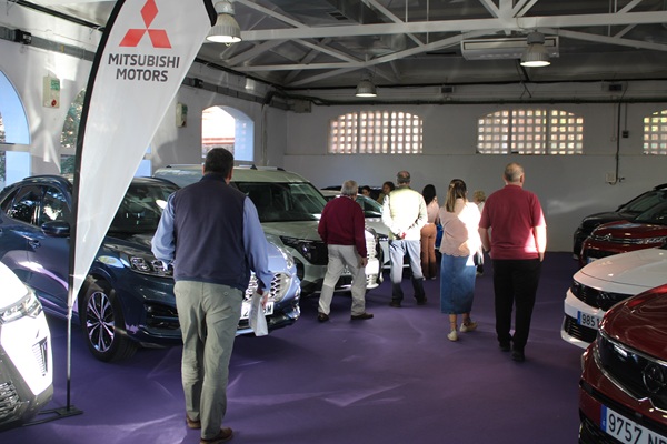 El XVI Salón del vehículo de ocasión cierra sus primeras ventas en unas horas iniciales con muchos visitantes