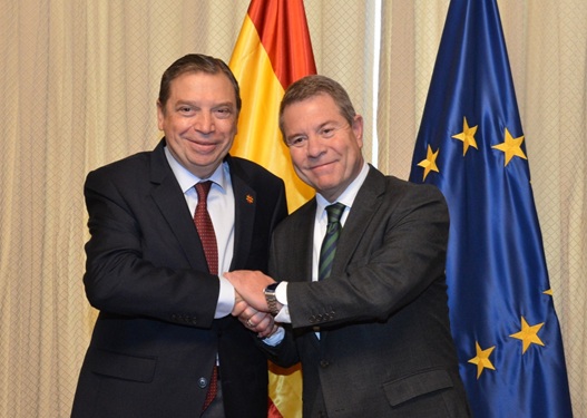 El ministro Planas y el presidente castellanomanchego García-Page defienden una PAC con fondos suficientes para hacer frente a los retos del sector agrario