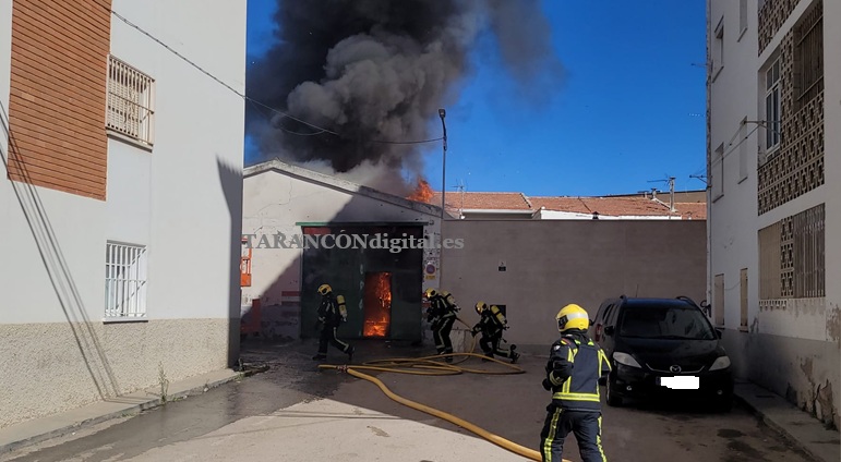 Un incendio en una nave de la zona de Mora Encantada moviliza a los bomberos de Tarancón