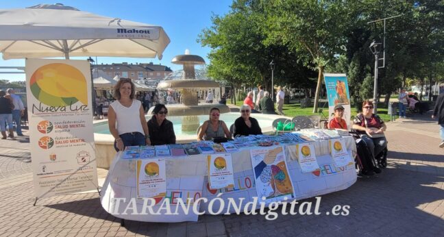 Nueva Luz instala una mesa informativa en el Mercadillo de Tarancón dentro de la programación del Día Mundial de la Salud Mental