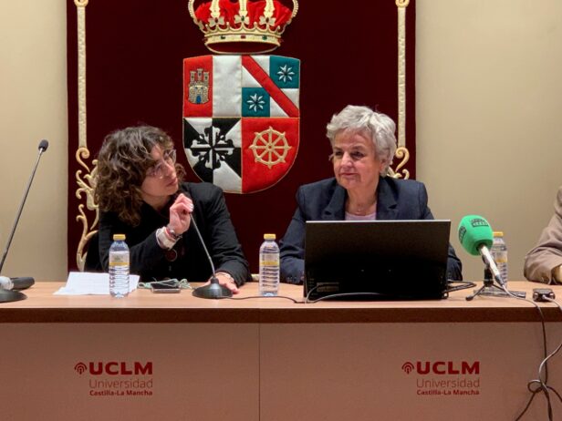 La subdelegada inaugura la jornada formativa en la UCLM sobre los aspectos sociosanitarios de la violencia de género