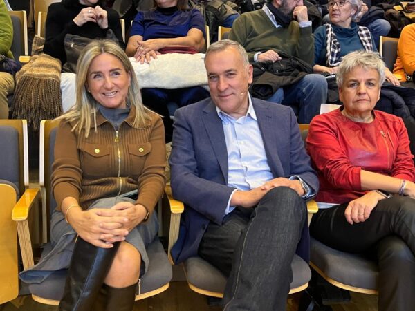 Xabier Fortes insta a seguir cuidando la democracia en un acto que registró un lleno absoluto