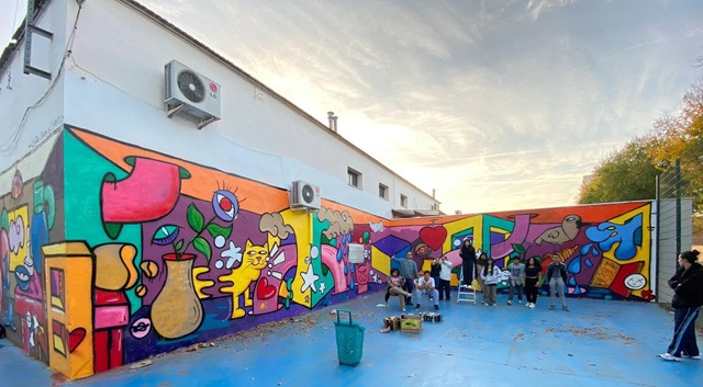 Finalizado el mural del Centro Joven realizado en un taller impartido por el artista local Didac Checa