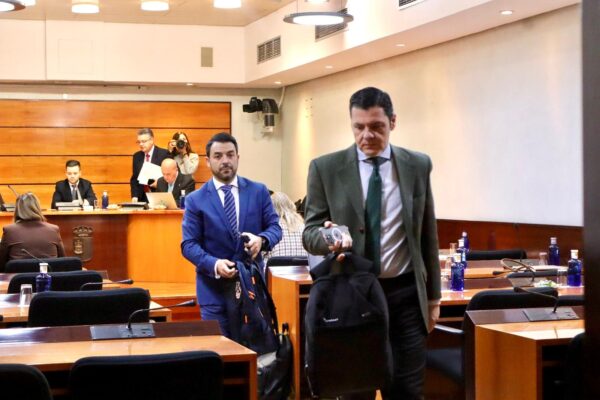 Vox CLM abandona la comisión de presupuestos de la televisión pública