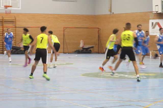 En  baloncesto, la jornada del fin de semana, solo una victoria U19 en las competiciones regionales para el CDB Tarancón, que vivió una concentración de alevines en el gimnasio Reina Sofia.