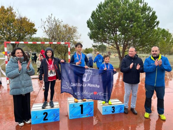 Alrededor de tres centenares de atletas se dieron cita en el Circuito Juan Carlos de la Ossa, explanada de Riansares en la primera prueba del Campeonato Provincial de Deporte en Edad Escolar y VIII Circuito popular de Cross, Campo a Través el fin de semana