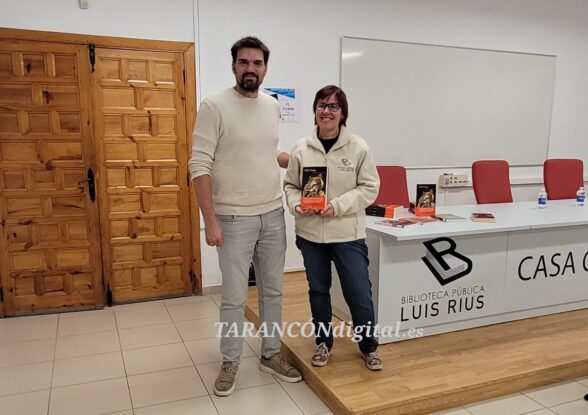 El periodista y escritor conquense, Alberto Val, presenta en la Biblioteca Luis Rius, la segunda novela de los que será una trilogía,  “El Puma” , ambientada en la Isla de Tenerife