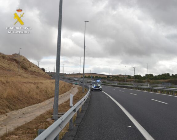 La Guardia Civil investiga a un conductor por atropellar a un peatón y huir del lugar del accidente