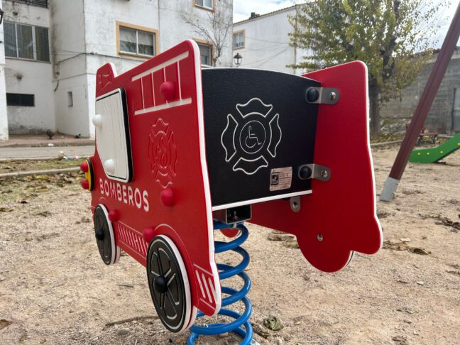 El Ayuntamiento finaliza la instalación de nuevos juegos infantiles en varios parques de Tarancón