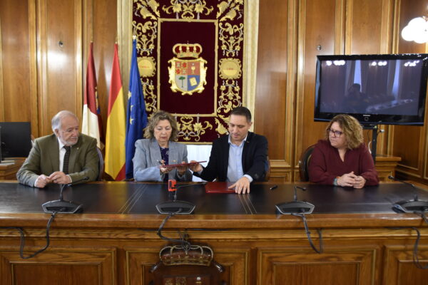 La Diputación aportará 35.000 euros para mejorar la formación de los voluntarios que colaboran con Cruz Roja en sus actividades
