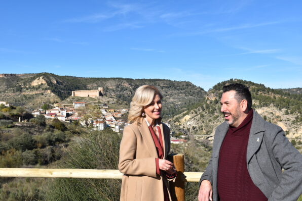 La delegada de la Junta destaca la apuesta del Gobierno regional por el desarrollo del turismo sostenible en el Valle del Cabriel