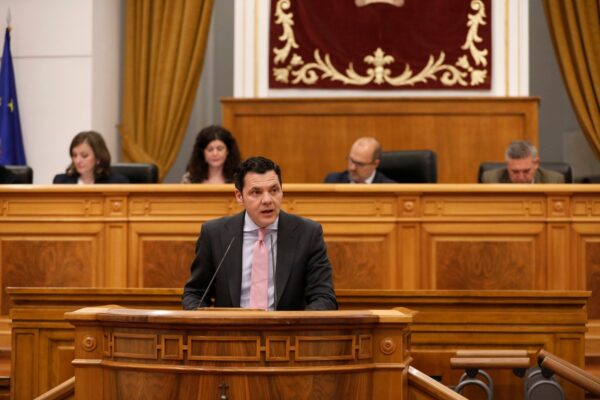 VOX pide a la ministra Tolón que tenga en cuenta las necesidades educativas de Castilla-La Mancha