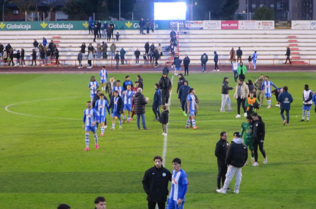 Remontada en dos minutos, que valen tres puntos de pódium para el CD Tarancón, que enlaza cinco victoria seguidas y dos consecutivas como local