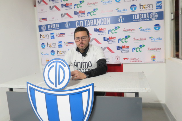 Jorge Cañete reconoce que no han estado bien en la primera parte, dice que “tenemos problemas físicos en algunos jugadores” y elogia la reacción en la segunda parte “con diez minutos brillantes”