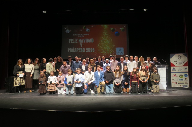 El club Triatlón Albacete y el Maratoniano Yago Rojo, insignias de oro del CD Atletismo Tarancón que ha reconocido a los “mejores” atletas del año del club en una Gala Solidaria,