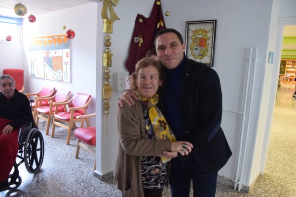 Los residentes de ‘la Bene’ se intercambiarán felicitaciones navideñas con personas mayores de Tejina en Tenerife