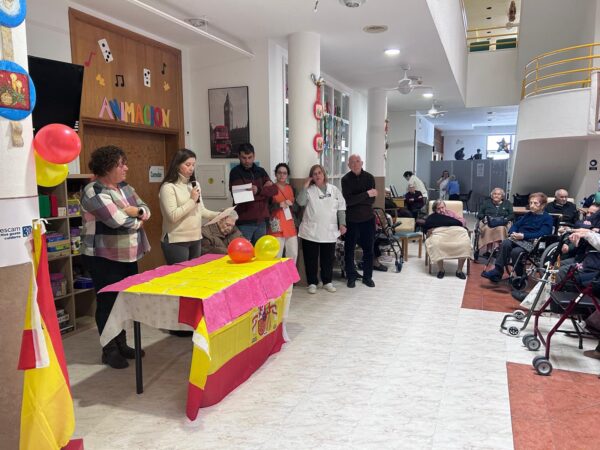 La Residencia de Mayores San Ramón y la Milagrosa celebró el Dia de la Constitución el fin de semana y cuenta con una programación especial ante las fiestas de Navidad, Año Nuevo y Reyes.