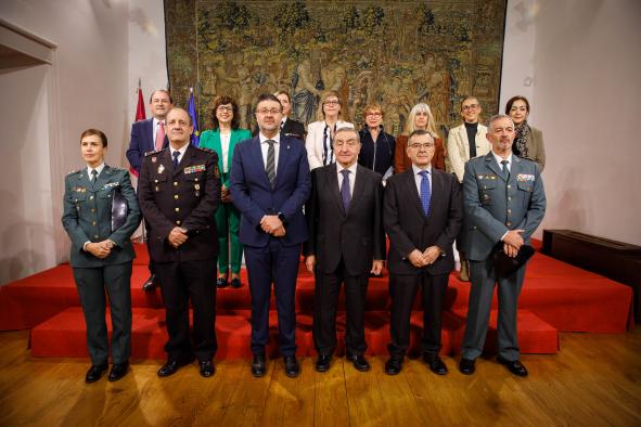 Junta, Gobierno central y Fiscalía regional firman un acuerdo para la constitución de la Mesa de la Prevención, Intervención y Seguimiento del Acoso Escolar