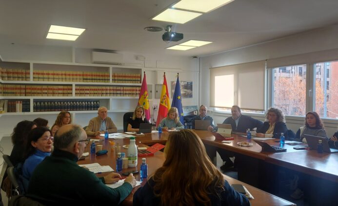 La Comisión de Urbanismo da luz verde a un circuito de karting en Chillarón y a nuevos proyectos de energías renovables