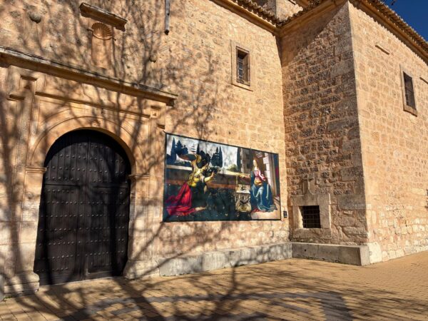 El arte que se encuentra al doblar una esquina. Leonardo da Vinci protagoniza una sorprendente ruta por las calles de Villar de Cañas
