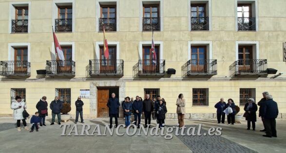 Tarancón guarda un minuto de silencio por las víctimas de la tragedia ferroviaria