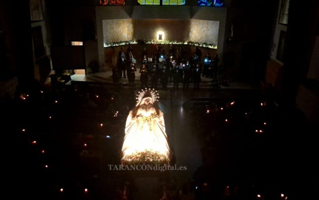 La Hermandad del Santísimo Cristo del Amor y María Santísima de la Paz celebra la festividad de su titular en el interior del templo