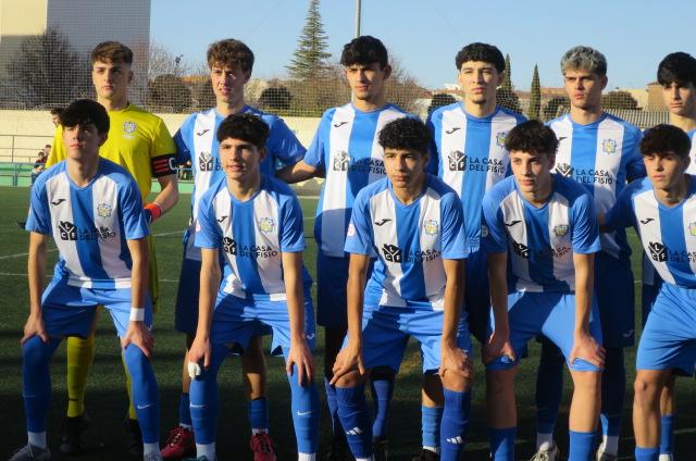 El equipo juvenil de la EFB Jesús de la Ossa A, vuelve de vacío de su encuentro ante el Fibritel Villacañas que se imponer 3-1 en el grupo II de Preferente