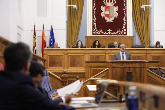 El Pleno de las Cortes Regionales da el visto bueno a la Cuenta General de 2022 y ratifica el convenio de transportes con la Comunidad de Madrid