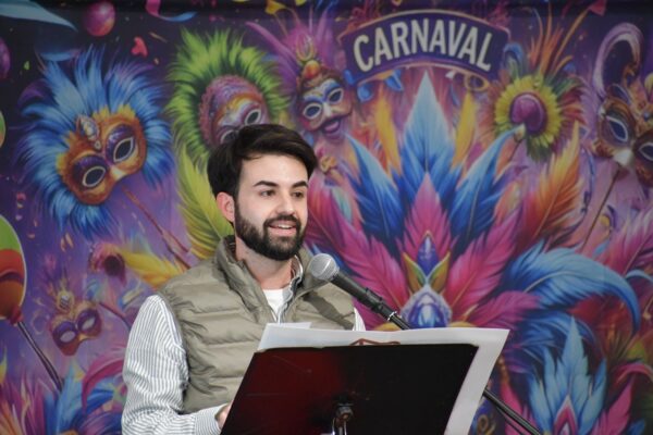 El Centro de Mayores de Tarancón da inicio al Carnaval con el Pregón de Juan M. Castejón